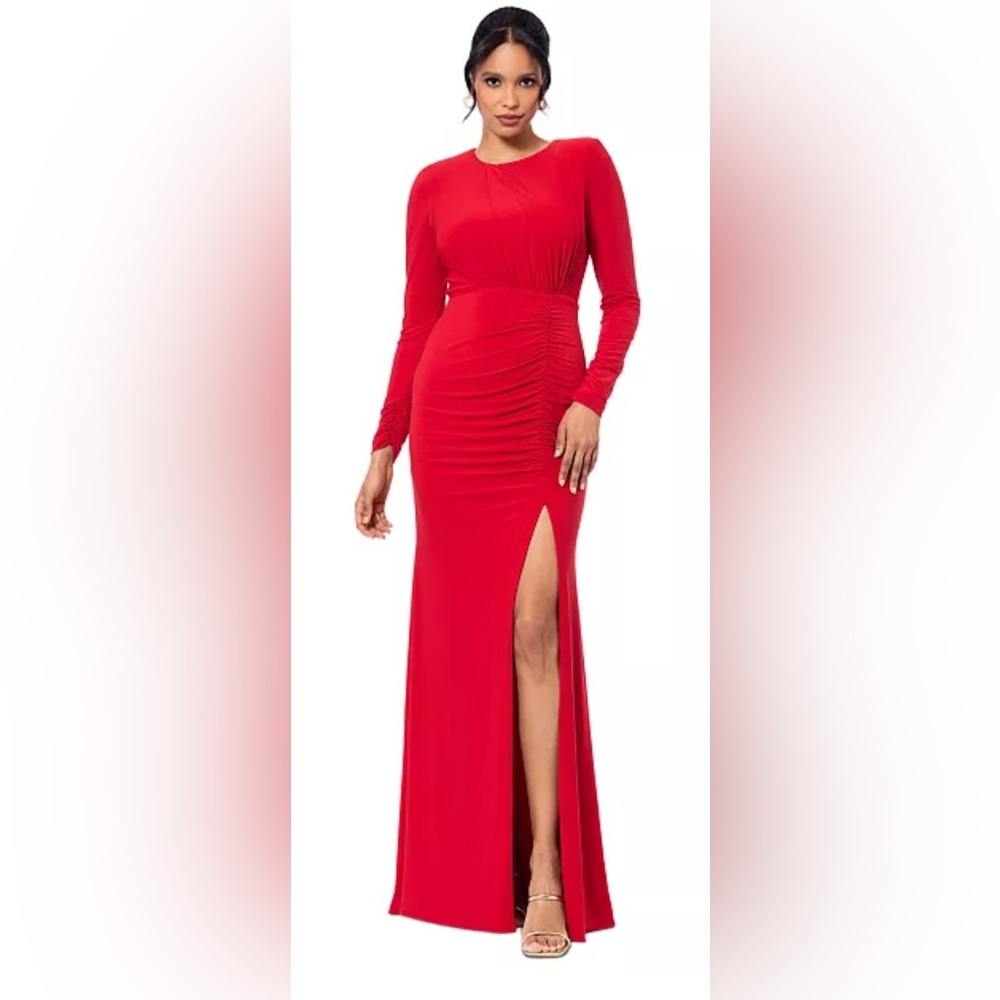 Betsy & Adam
Women's Ruched Long-Sleeve Slit Gown